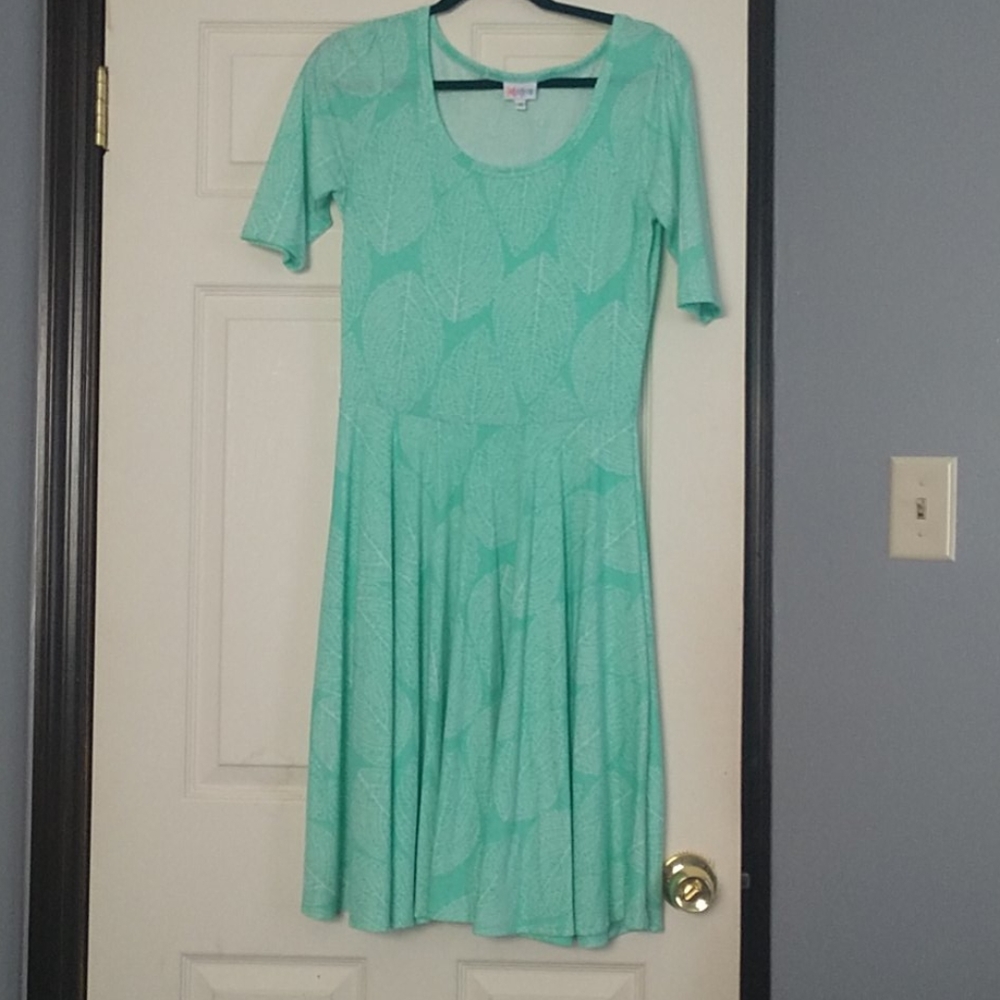 LuLaRoe Nicole dress, size M
